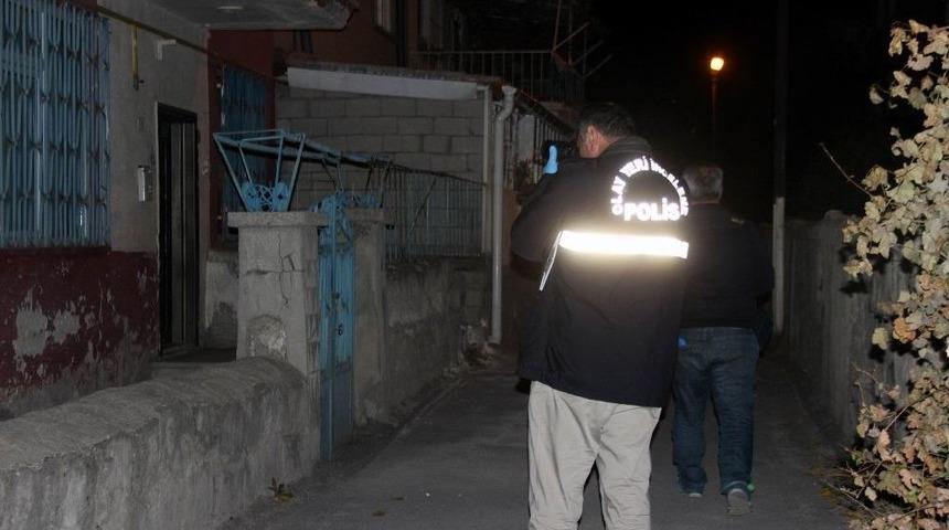 &Ouml;fkeli Koca Eşi Ve &Ccedil;ocuğunu Bı&ccedil;akladı