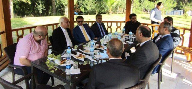 A&ccedil;ık Cezaevi H&uuml;k&uuml;ml&uuml;lerine Hatipoğlu&rsquo;ndan Konferans 2