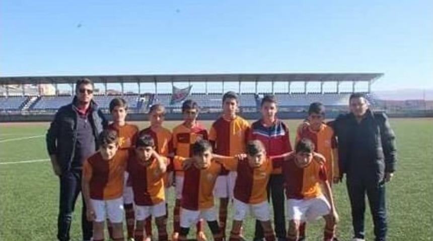 Ağrılı Minik Futbolcuların Gomis Sevgisi