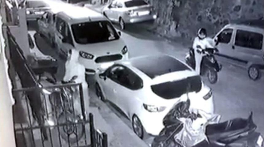 (&ouml;zel Haber) Motosikletle Gelerek Motosiklet &Ccedil;alan Hırsızlar Kamerada
