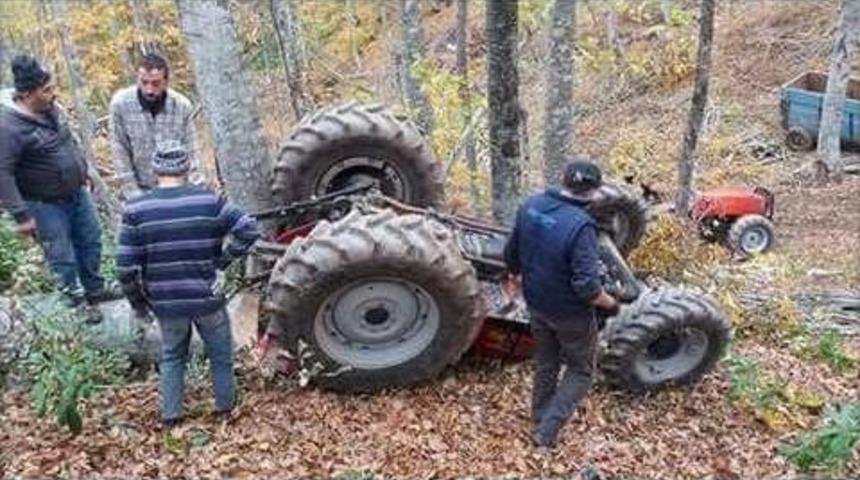 Sakarya&rsquo;da Trakt&ouml;r Devrildi, S&uuml;r&uuml;c&uuml; Kazayı Hafif Yara İle Atlattı