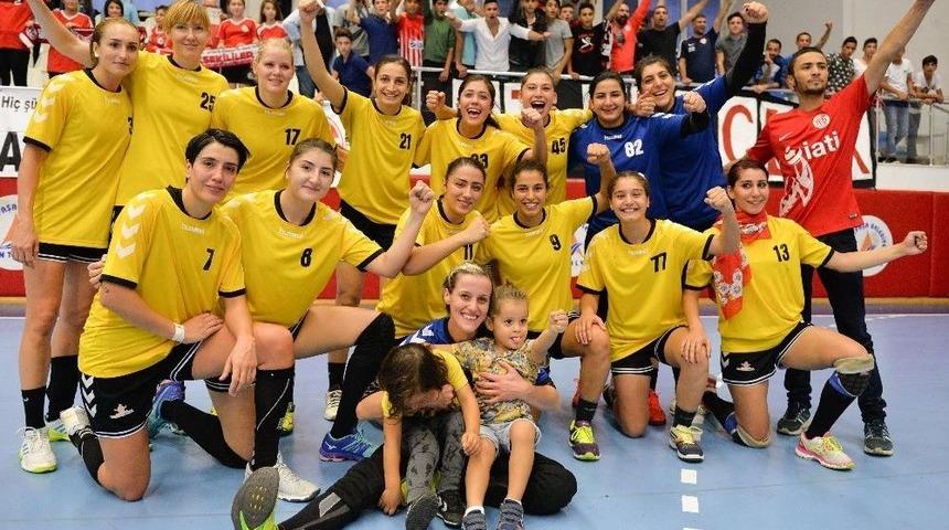 Muratpaşa Zirveye Demir Attı