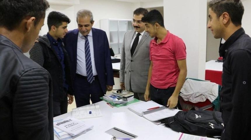 Demirkol, &Ouml;ğrencilerle Bir Araya Geldi