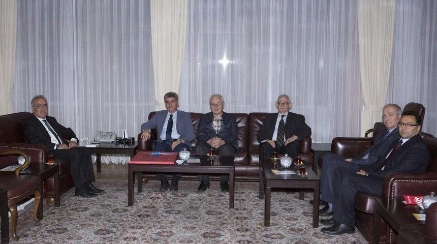 Erzurum Fotoğraf Sanatı Derneği&rsquo;nden Rekt&ouml;r &Ccedil;omaklı&rsquo;ya Ziyaret