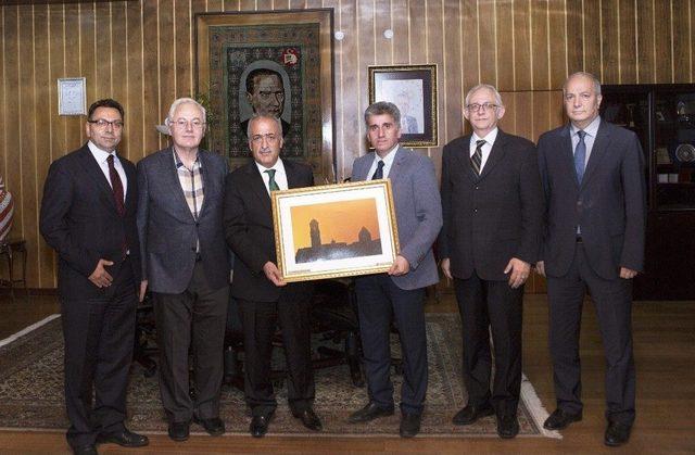 Erzurum Fotoğraf Sanatı Derneği’nden Rektör Çomaklı’ya Ziyaret