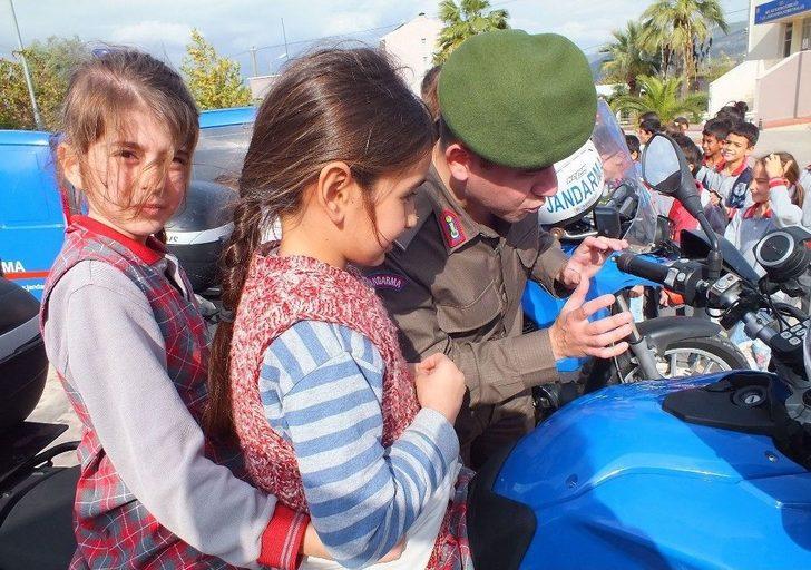 Milas’ta Öğrenciler Jandarma İle Tanıştı G4