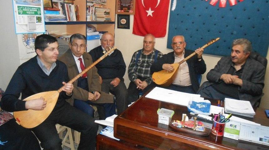 Eskişehirli Şair Ve Ozanlar Atat&uuml;rk&rsquo;&uuml; Sevdiği Şiir Ve T&uuml;rk&uuml;lerle Andılar