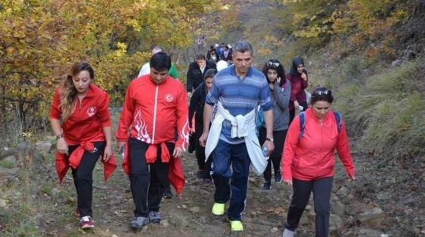 &ldquo;y&uuml;r&uuml;mek &Ouml;zg&uuml;rl&uuml;kt&uuml;r&rdquo; Sloganlı Doğa Y&uuml;r&uuml;y&uuml;ş&uuml; D&uuml;zenlendi