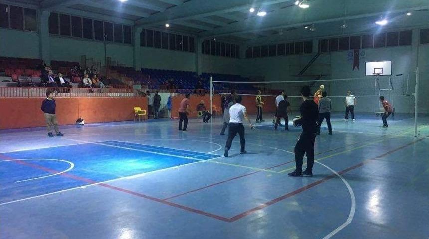 Altıntaş&rsquo;ta &rsquo;&ouml;ğretmenler G&uuml;n&uuml; Voleybol Turnuvası&rsquo; Başladı