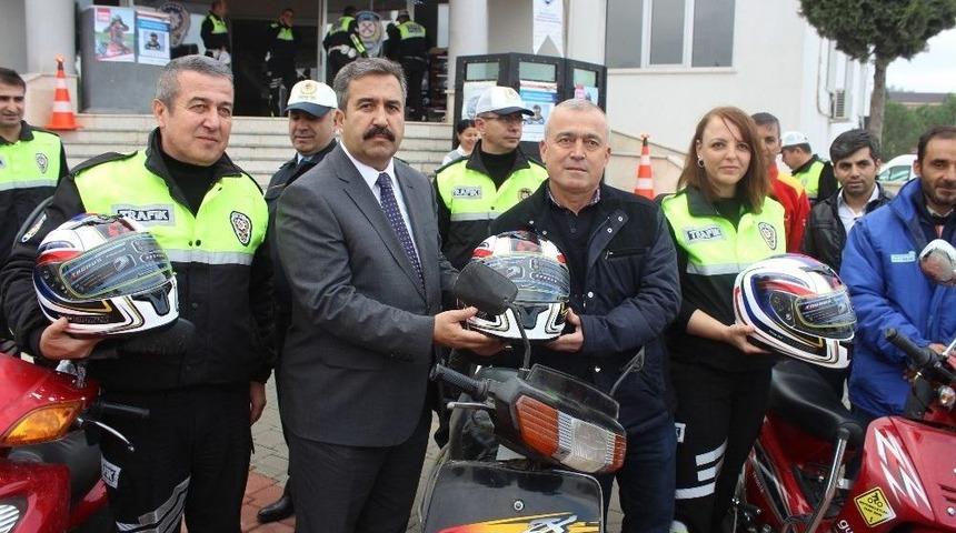 Motosiklet S&uuml;r&uuml;c&uuml;lerine Hediye Kask