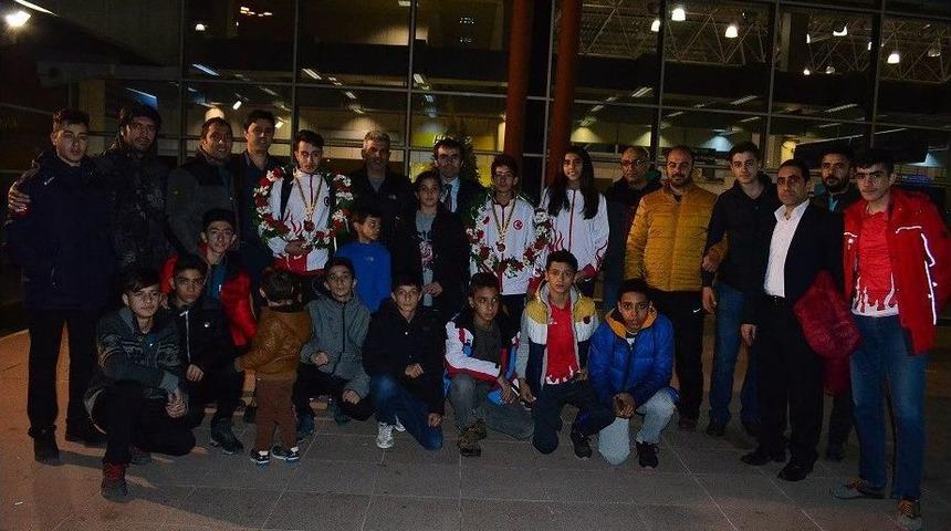 Taekwondonun Balkan Fatihlerine Coşkulu Karşılama