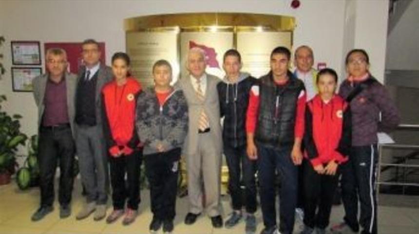 Burhaniye&rsquo;de &Ouml;zel Sporcuların Milli Eğitim Ziyareti