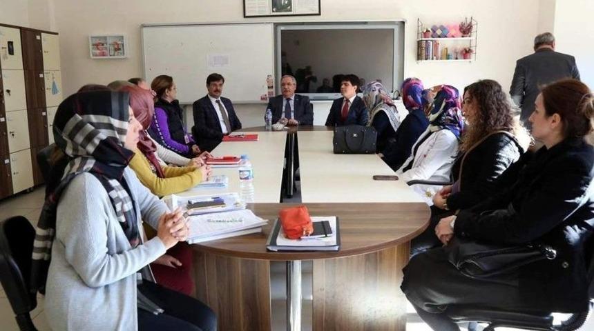 Vali Ahmet Hamdi Nayir: Eğitimde Başarı Ekipsiz Olmaz