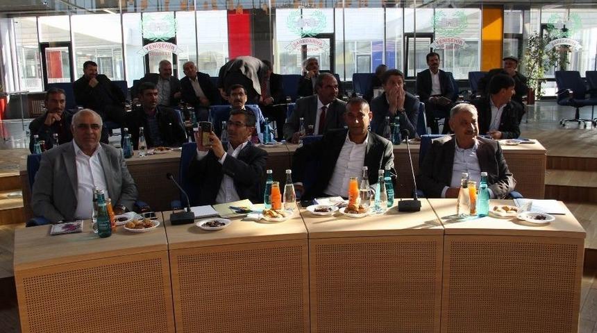 Vali G&uuml;zeloğlu, Muhtarlarla Bir Araya Geldi