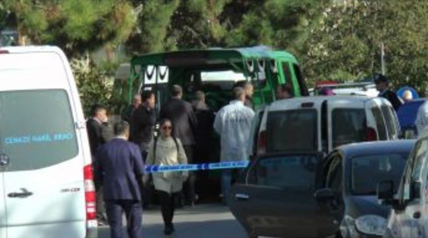 L&uuml;ks Otomobilde Cesedi Bulunan Şahsın İntihar Ettiği Belirlendi