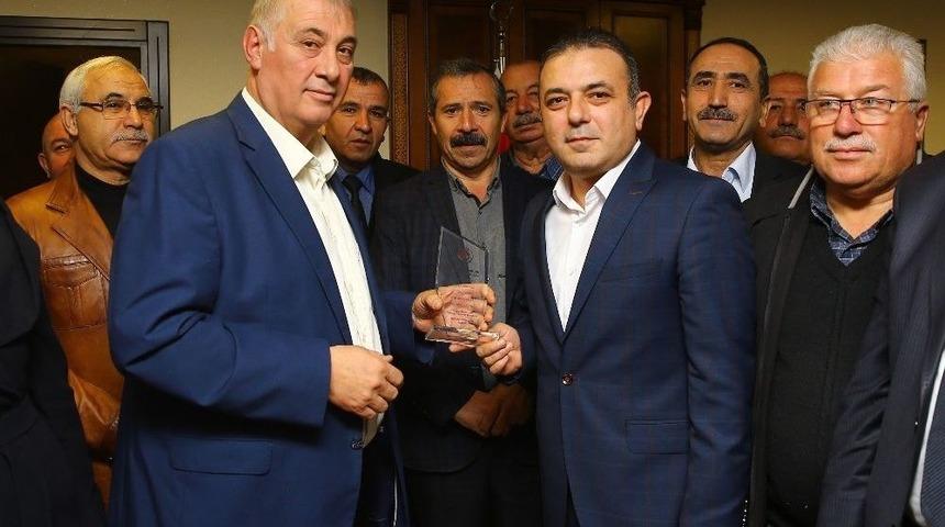 Sincanlı Muhtarlardan, G&ouml;reve Yeni Gelen Sincan Belediye Başkanı Ercan&rsquo;a Ziyaret