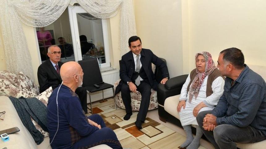 Belediye Başkanı Yaşar Bah&ccedil;eci&rsquo;den &lsquo;&ccedil;at-kapı&rsquo; Ev Ziyaretleri