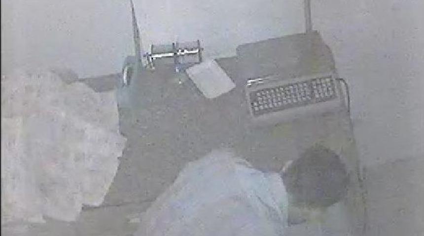 Değerli Eşya Bulamayan Hırsız Şarj Aleti &Ccedil;aldı