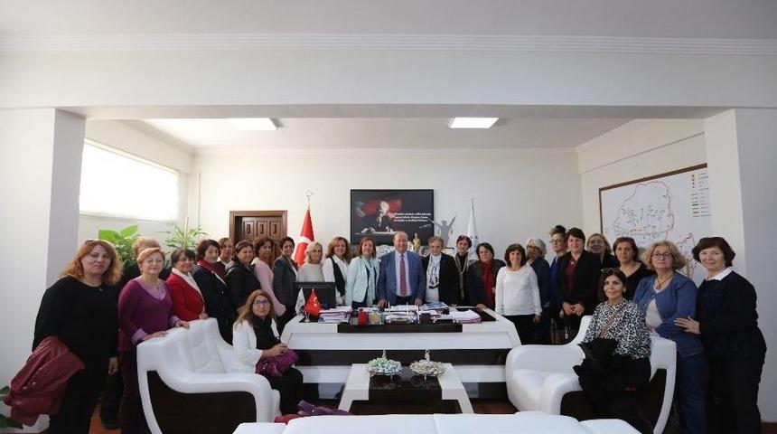 Chp Nil&uuml;fer Kadın Kollarından Başkan &Ouml;zakcan&rsquo;a Ziyaret