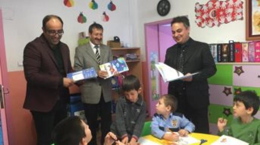 Simav Thk&rsquo;dan Okullara Defter Ve Boyama Kitabı