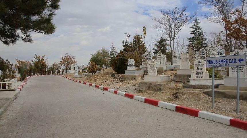 Karaman Belediyesi&rsquo;nden Mezarlık D&uuml;zenlemesi