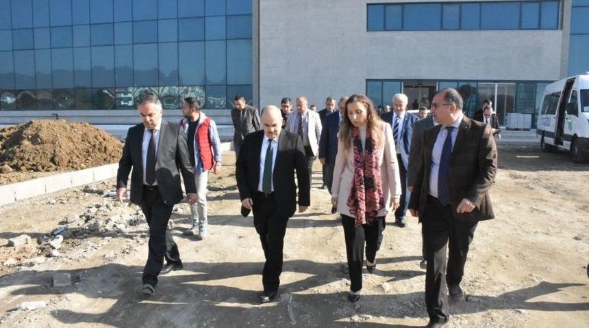 &Uuml;niversitedeki Yatırımlar İncelendi