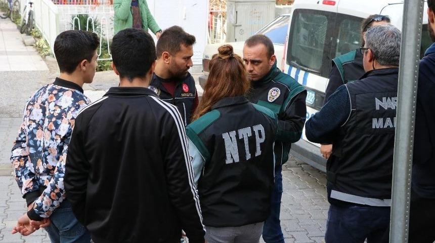 Okul &Ccedil;evresinde Narkotik Uygulaması