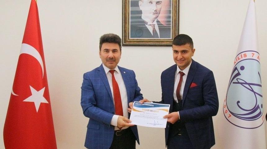 Kilis 7 Aralık &Uuml;niversitesi&rsquo;nde Başarı &Ouml;d&uuml;llendirildi