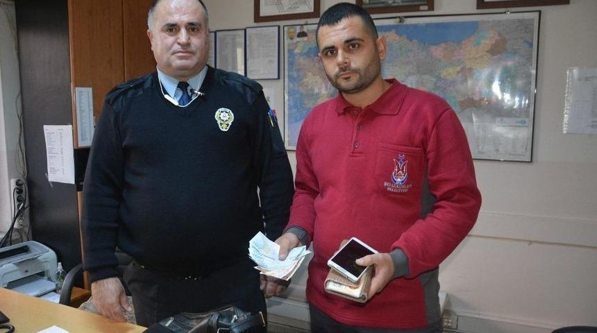 Belediye Personelinden &Ouml;rnek Davranış