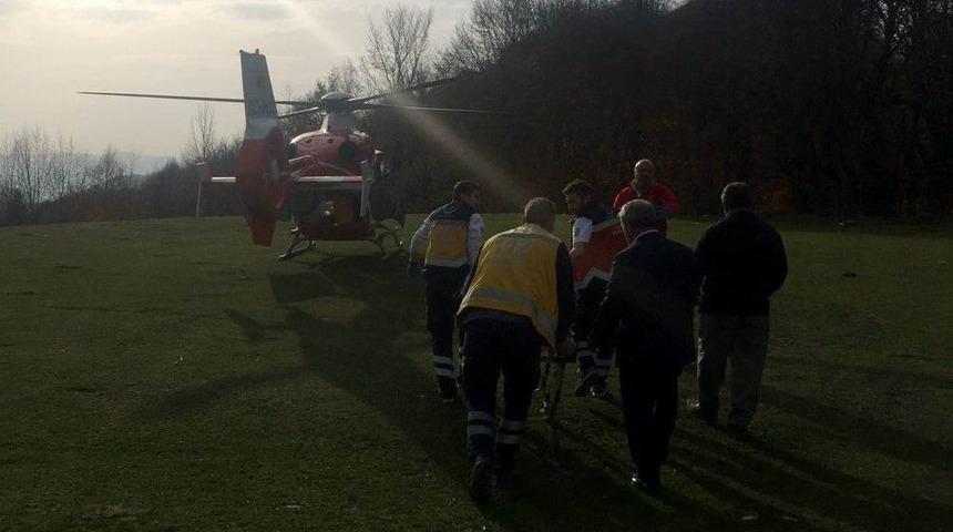 Devrilen Trakt&ouml;r&uuml;n Altında Kalan Şahıs Ambulans Helikopterle Hastaneye Kaldırıldı