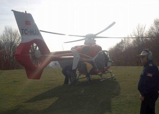 Devrilen Trakt&ouml;r&uuml;n Altında Kalan Şahıs Ambulans Helikopterle Hastaneye Kaldırıldı 1