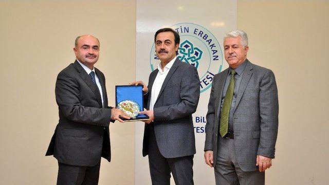 Kto Başkanı &Ouml;zt&uuml;rk Ne&uuml;&rsquo;l&uuml; &Ouml;ğrencilerle Bir Araya Geldi 1