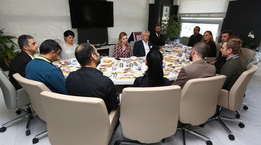 Bozbey &Ouml;ğle Yemeğinde Personeli Ağırladı