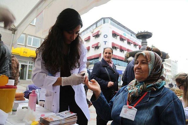 Sokakta Şeker &Ouml;l&ccedil;&uuml;m&uuml; Yapıldı 1