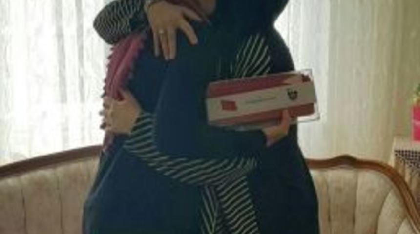 Vali Eşinden Şehit Ailesine Taziye Ziyareti