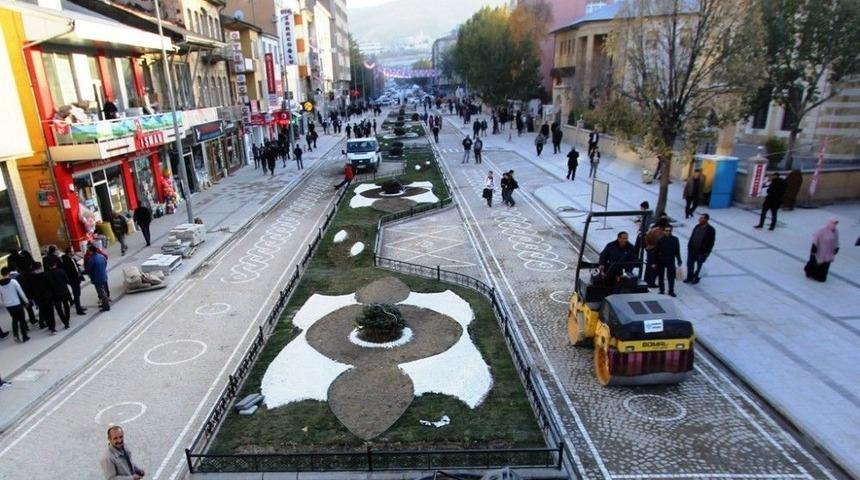 Cumhuriyet Caddesi Göz Kamaştırıyor