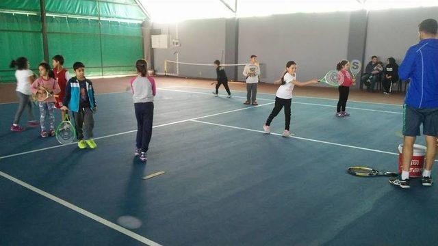 Öğrenciler Tenis Öğreniyor 2