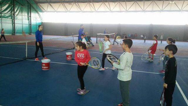 Öğrenciler Tenis Öğreniyor 3