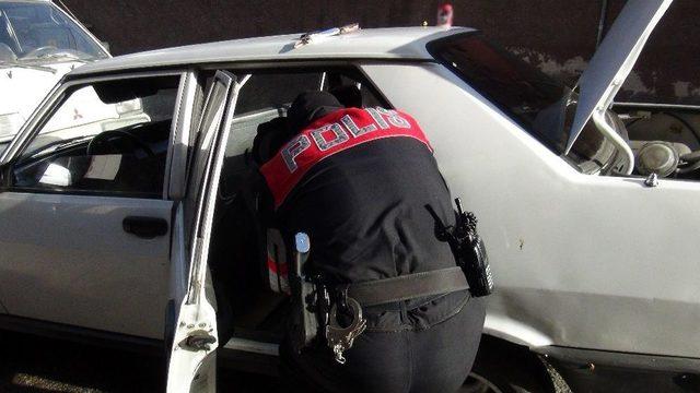 Çaldıkları Otomobille Polisten Kaçan Şahıslar Kaza Yaptı