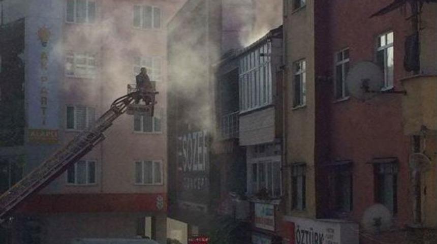 Lokantanın Bacasında &Ccedil;ıkan Yangını İtfaiye S&ouml;nd&uuml;rd&uuml;