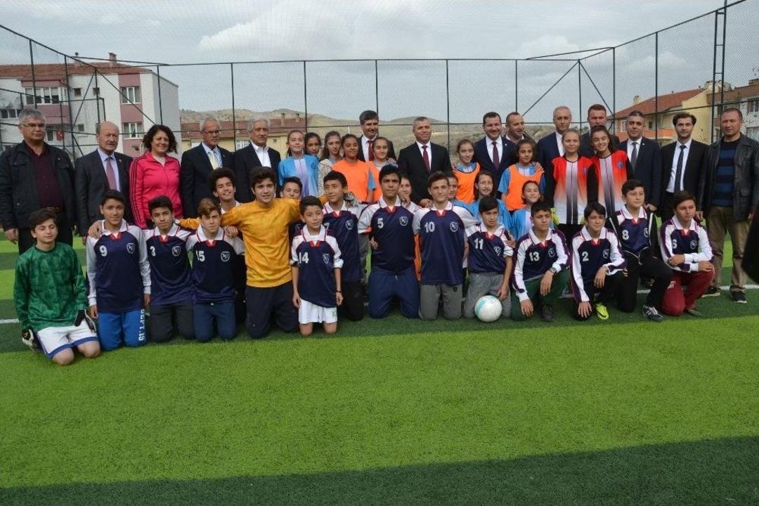 Karahallılar Ortaokuluna Spor Tesisleri Yapıldı