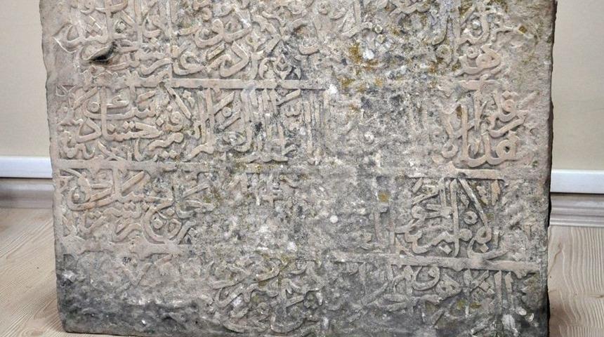 Kayıp Kitabe Tesad&uuml;fen 20 Yıl Sonra Bulundu