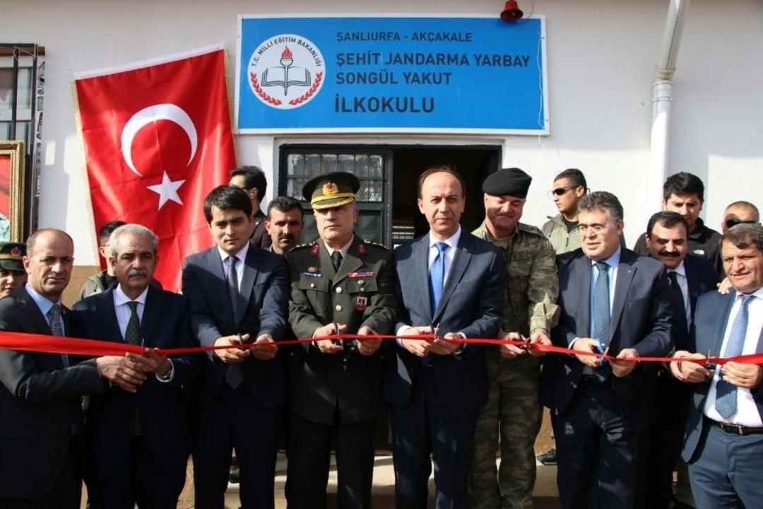 Şehit Yarbay Song&uuml;l Yakut&rsquo;un İsmi Suriye Sınırdaki Okula Verildi
