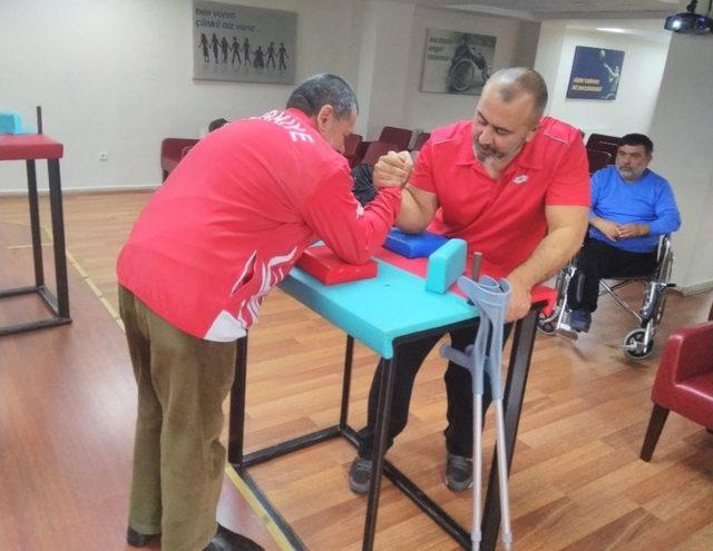 Güngören Belediyesi’nden Bilek Güreşi Eğitimleri 1