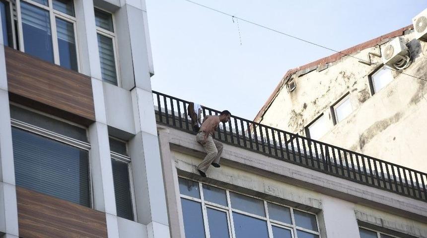 12. Kez İntihar Girişiminde Bulunan Simit&ccedil;i İbrahim İkna Edildi