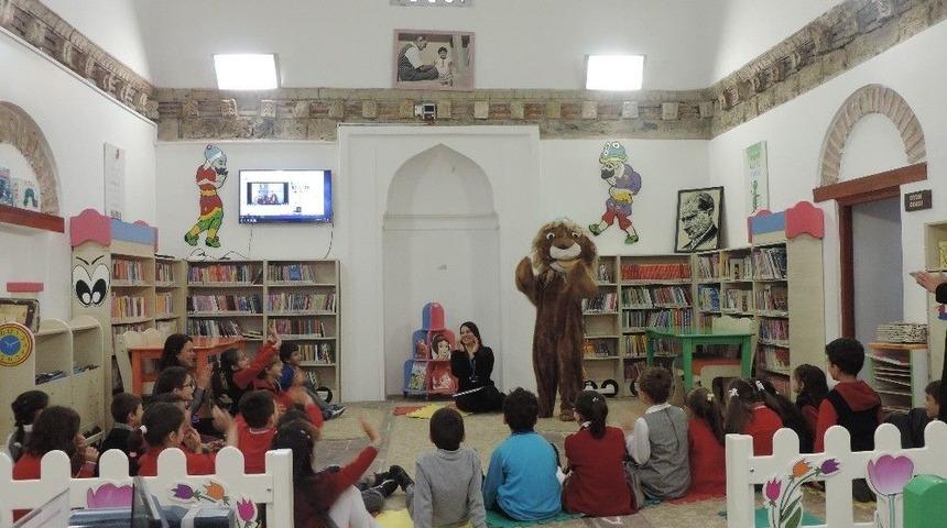 K&uuml;t&uuml;phanelerde &Ccedil;ocuk Sesleri