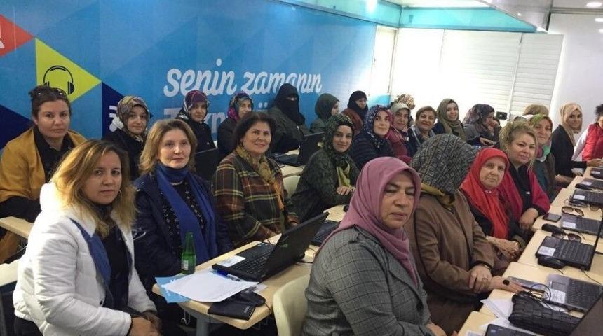 T&uuml;rk Telekom, Ankaralı Kadınlara Teknoloji Eğitimi Verdi