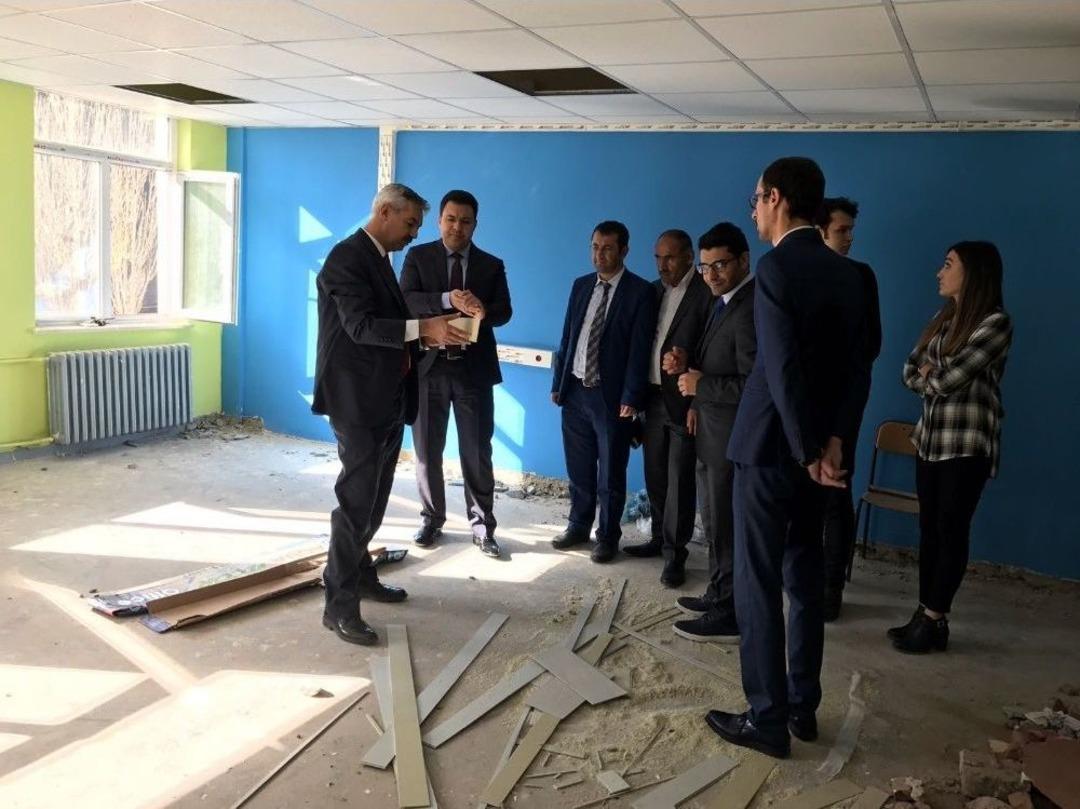 Bah&ccedil;esaray Kaymakamı &Ouml;zacan, Okul İnşaatlarında İnceleme Yaptı