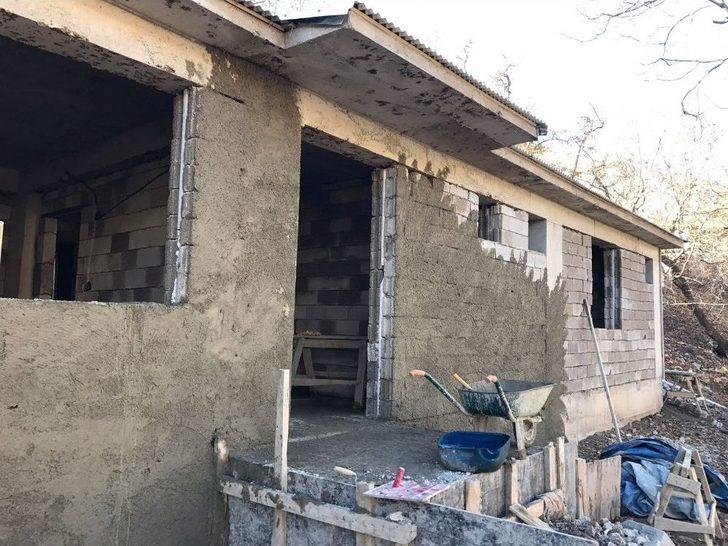 Bahçesaray Kaymakamı Özacan, Okul İnşaatlarında İnceleme Yaptı G2