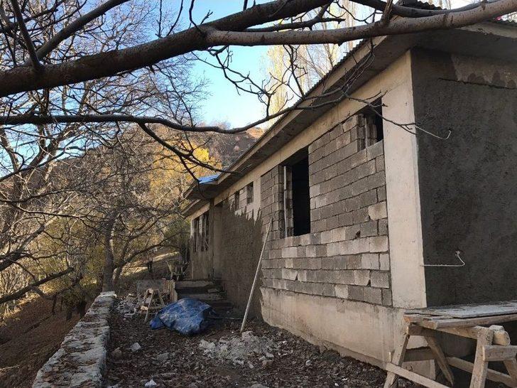 Bahçesaray Kaymakamı Özacan, Okul İnşaatlarında İnceleme Yaptı G3